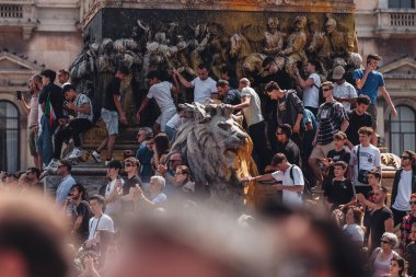 Milan, İtalya - Haziran 2023: Silvio Berlusconi 'nin Milano Katedrali, Duomo' da devlet cenazesi