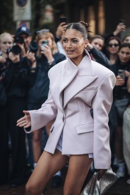 Milano, İtalya - 23 Eylül 2023: Milano Moda Haftasında Attico İçin Elodie