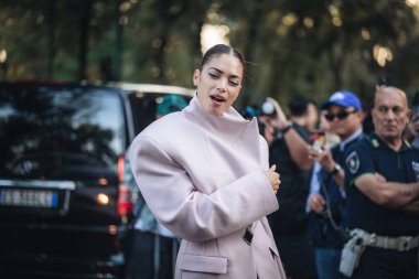 Milano, İtalya - 23 Eylül 2023: Milano Moda Haftasında Attico İçin Elodie