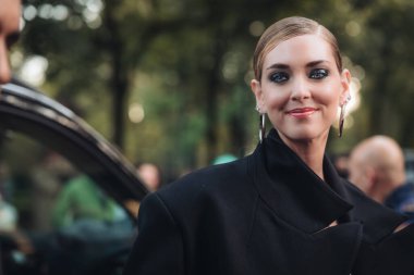 Milano, İtalya - 23 Eylül 2023: Milano Moda Haftasında Attico dalında Chiara Ferragni
