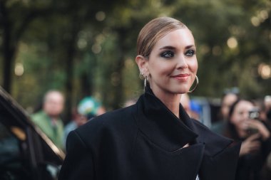 Milano, İtalya - 23 Eylül 2023: Milano Moda Haftasında Attico dalında Chiara Ferragni