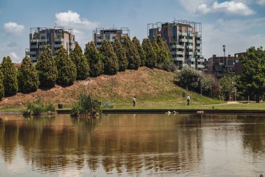 Milan, İtalya - Haziran 2023: Portello bölgesinde doğa parkı Alfa Romeo