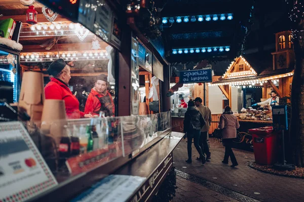 2023年12月1日 卢森堡市冬季灯饰圣诞市场 — 图库照片