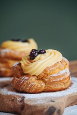 Zeppola, Babalar Günü 'nü kutlamak için geleneksel İtalyan pastası.