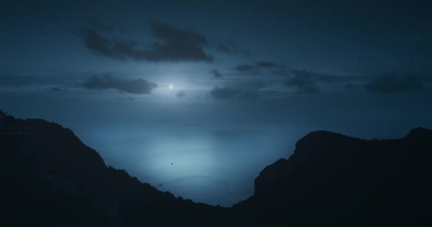 Kaltblaues Licht Nächtlichen Himmel Mondscheinlandschaft Aus Der Luft Dramatische Mitternachtssilhouette — Stockvideo