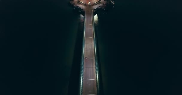 Seebrücke Bei Sonnenuntergang Luftaufnahme Bunte Wolkenlandschaft Filmreife Drohnenaufnahmen Über Der Stock-Filmmaterial