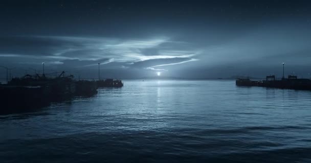 Ocean Port Vollmond Blauen Nacht Luftaufnahme Fischerboot Silhouette Auf Mondschein Stockvideo