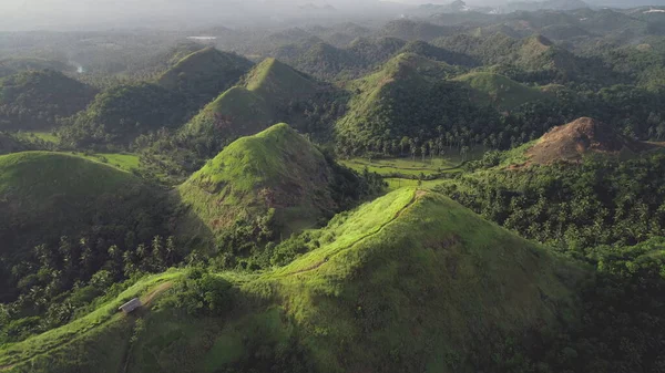 등산로와 산꼭대기에 레가스피 시골의 아시아 필리핀 우림의 — 스톡 사진
