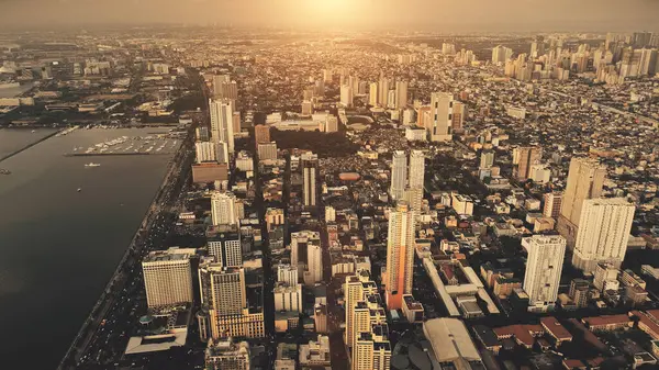 Metropool Stad Aan Zee Baai Zonsopgang Antenne Filippijnen Hoofdstad Stad — Stockfoto