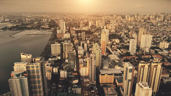 Metropool Stad Aan Zee Baai Zonsopgang Antenne Filippijnen Hoofdstad Stad — Stockfoto