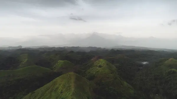 Filipiny Zielone Wzgórze Anteny Mgła Nad Szczytami Wulkanu Mayon Liściasty Obrazy Stockowe bez tantiem