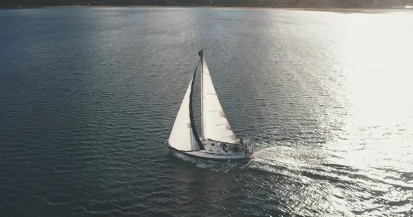 Lyx Yacht Öppet Hav Racing Segel Antenn Fantastisk Havsutsikt Över Stockfoto