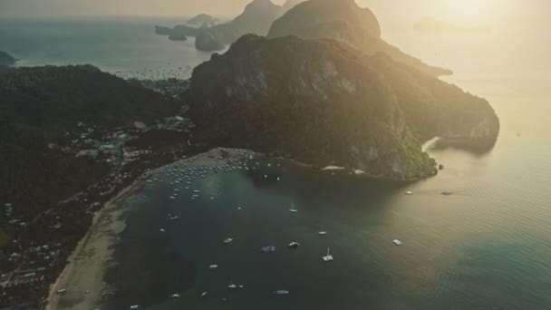 Ηλιοβασίλεμα Στον Κόλπο Του Βουνού Λιμενικό Τοπίο Ηλιακό Φως Κινηματογραφική Βίντεο Κλιπ