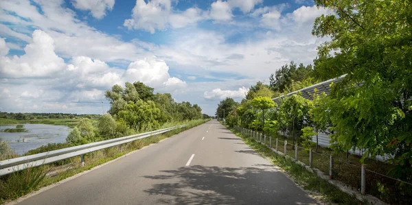 Verano Brillante Carretera Ucraniana Hermoso Pacífico Día Soleado Hermosas Nubes Imágenes De Stock Sin Royalties Gratis