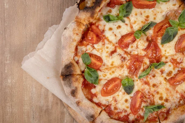 Nápolyi Házi Készítésű Pizza Margarita Kemencéből Napóleon Olasz Pizza Bazsalikom Jogdíjmentes Stock Fotók