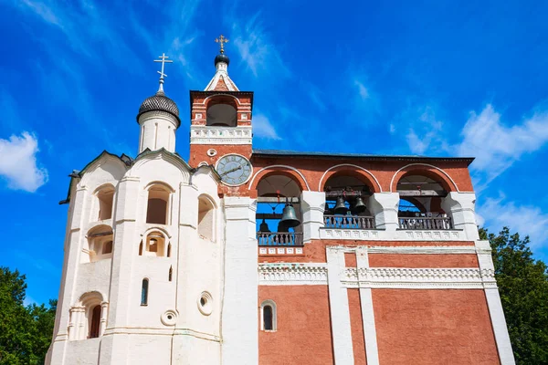 ロシアの黄金のリング スズダル市の聖エウティミウスの救い主修道院の鐘楼または鐘楼 — ストック写真