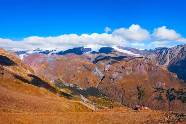 エルブラス山地域の山 ロシアとヨーロッパで最も高い山のピーク — ストック写真