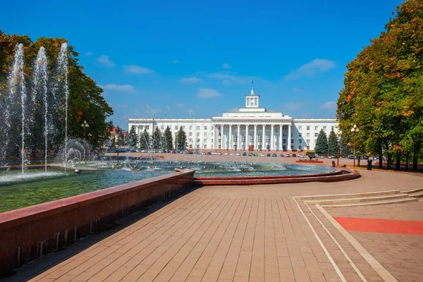 stock image Fountains and Government House of the KBR at the Concord Square in Nalchik, Kabardino-Balkarian Republic in Russia.