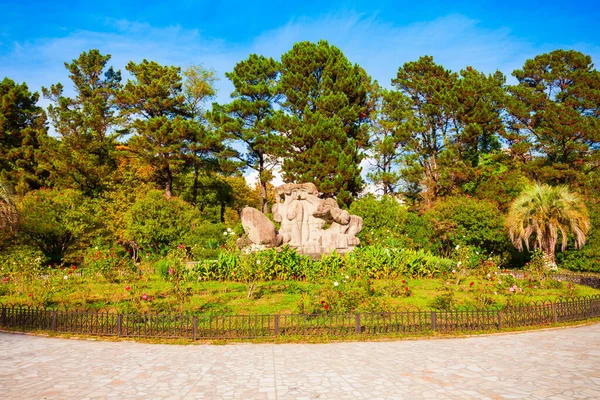 Sochi Rusia Octubre 2020 Adán Eva Escultura Naturaleza Parque Arboretum — Foto de Stock