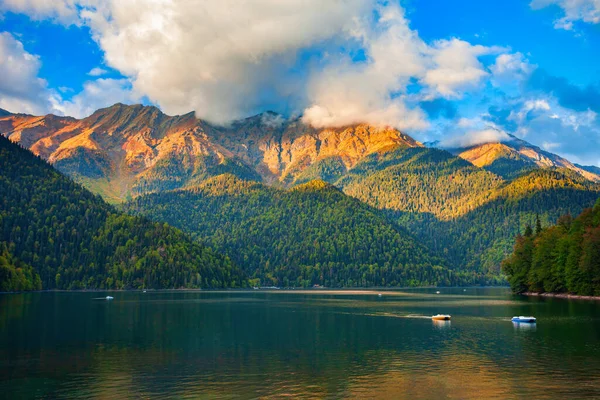 Панорама Озера Ріца Заході Сонця Ritsa Озеро Горах Кавказу Абхазії — стокове фото