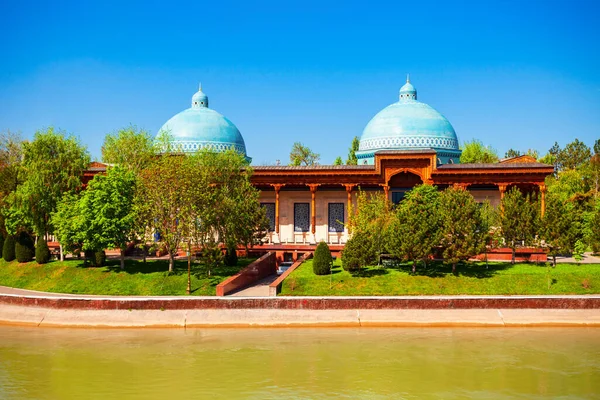 纪念乌兹别克斯坦塔什干市政治迫害受害者纪念馆和公园 — 图库照片