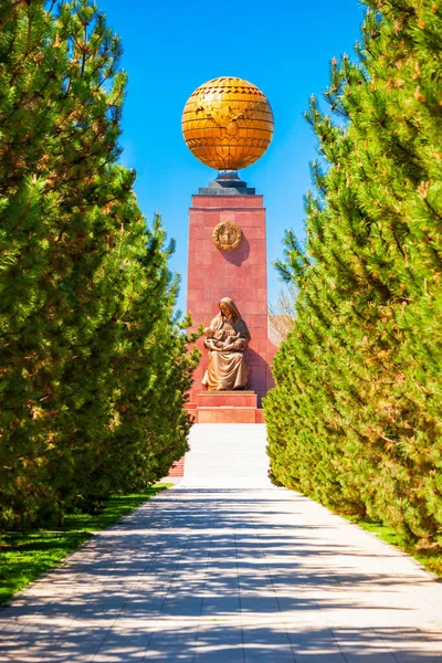 Τασκένδη Ουζμπεκιστάν Απριλίου 2021 Μνημείο Ανεξαρτησίας Και Ανθρωπισμού Ευτυχισμένη Μητέρα — Φωτογραφία Αρχείου