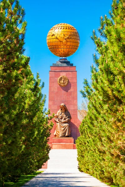 Τασκένδη Ουζμπεκιστάν Απριλίου 2021 Μνημείο Ανεξαρτησίας Και Ανθρωπισμού Ευτυχισμένη Μητέρα — Φωτογραφία Αρχείου