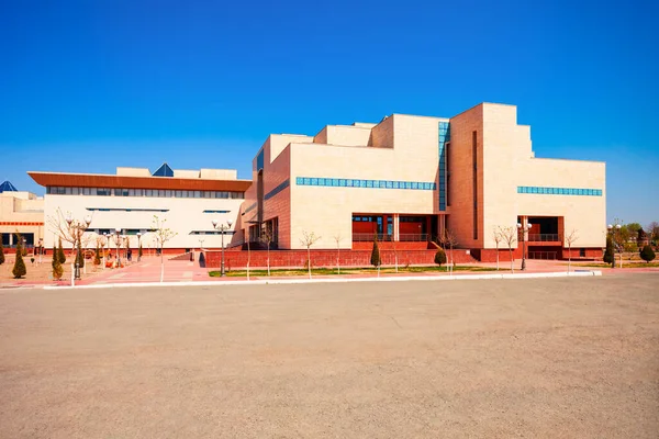 乌兹别克斯坦Karakalpakstan地区Nukus市中心的Nukus艺术博物馆或Savitsky博物馆 — 图库照片