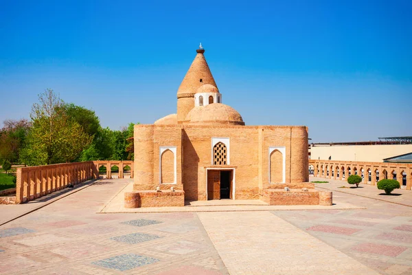 Chashma Ayub陵墓位于乌兹别克斯坦布哈拉Samanid陵墓附近 — 图库照片