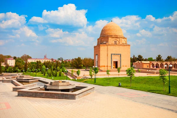 우즈베키스탄의 사마르칸트 세기의 유적지 건축물인 카바드 — 스톡 사진