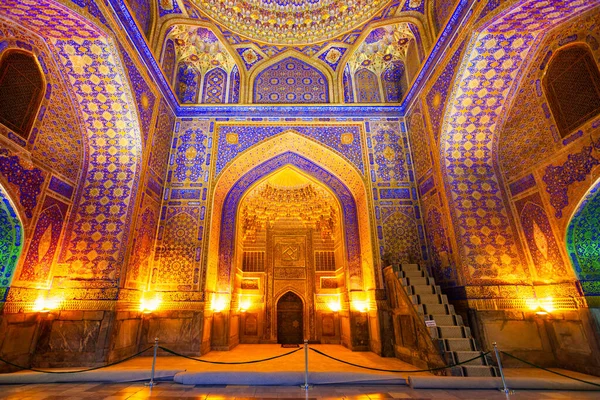 Samarkand Uzbekistan April 2021 Registan Tilya Kori Madrasah Mosaik Mönster — Stockfoto