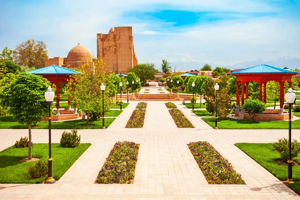 乌兹别克斯坦古城Shahrisabz Saray或Ak Saray公园的Dorus Saodat或Jahangir Mausoleum — 图库照片