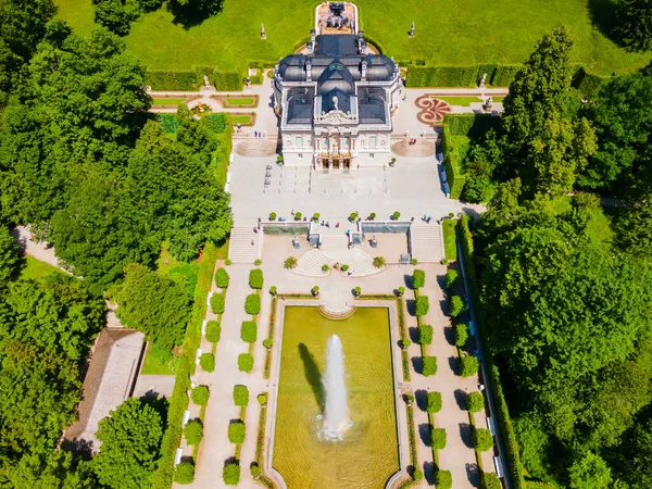リンダーホフ宮殿 パノラマビュー シュロスリンダーホフは ドイツ バイエルン州南西部のエタルの村の近くに位置しています — ストック写真
