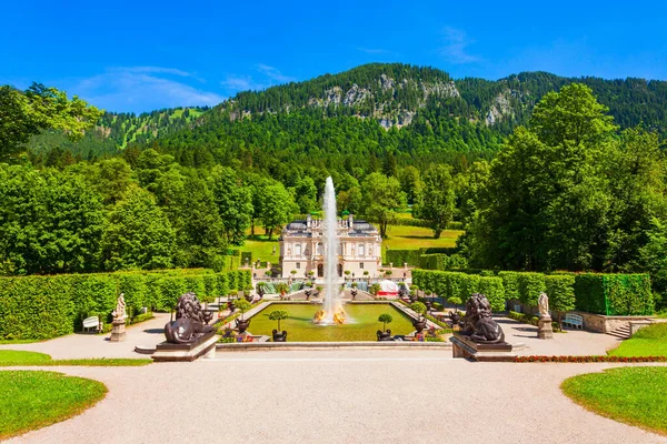 シュロスリンダーホフ宮殿は ドイツ バイエルン南西部のエタルの村の近くに位置しています — ストック写真