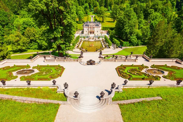 リンダーホフ宮殿 パノラマビュー シュロスリンダーホフは ドイツ バイエルン州南西部のエタルの村の近くに位置しています — ストック写真