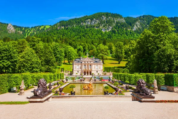 シュロスリンダーホフ宮殿は ドイツ バイエルン南西部のエタルの村の近くに位置しています — ストック写真