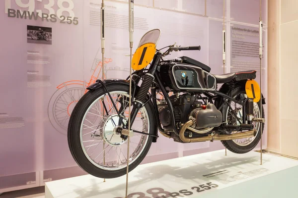 德国慕尼黑 2021年7月8日 古董车经典摩托车宝马Rs 255 1938在宝马博物馆 这是一个宝马历史上的汽车博物馆 位于德国慕尼黑奥林匹克公园附近 — 图库照片