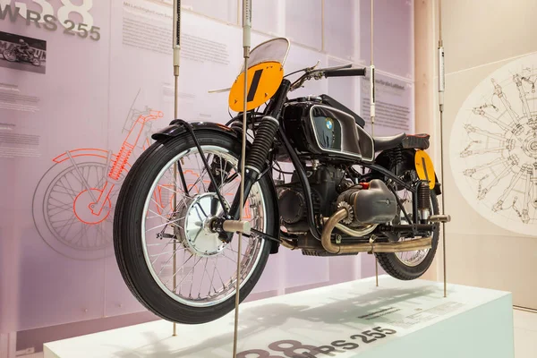 德国慕尼黑 2021年7月8日 古董车经典摩托车宝马Rs 255 1938在宝马博物馆 这是一个宝马历史上的汽车博物馆 位于德国慕尼黑奥林匹克公园附近 — 图库照片