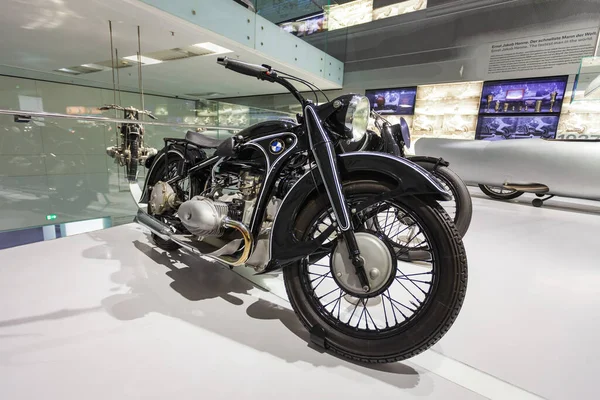 德国慕尼黑 2021年7月8日 宝马博物馆的复古摩托车 这是一个宝马历史上的汽车博物馆 位于德国慕尼黑奥林匹克公园附近 — 图库照片