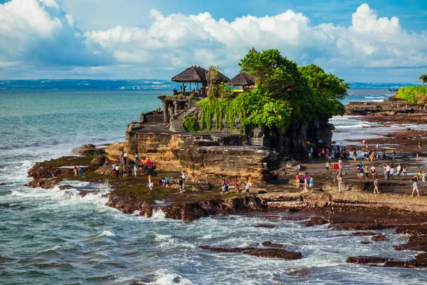 Храм Пура Танах Лот Скалообразование Острове Бали Индонезии — стоковое фото