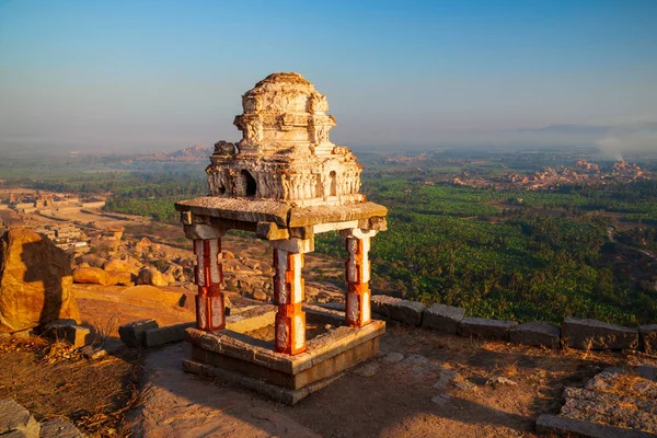 ハンピ記念碑群はインドのカルナタカ州のヒンズー教のヴィジャヤナガラ帝国の中心であった — ストック写真