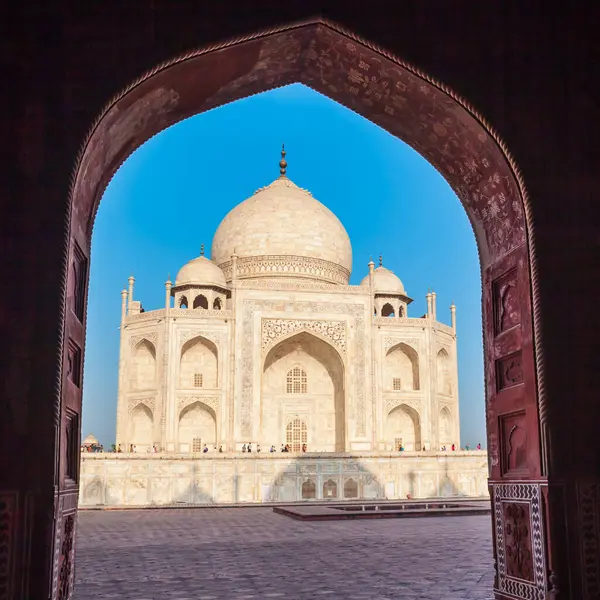 Taj Mahal Est Mausolée Marbre Blanc Sur Rive Rivière Yamuna — Photo