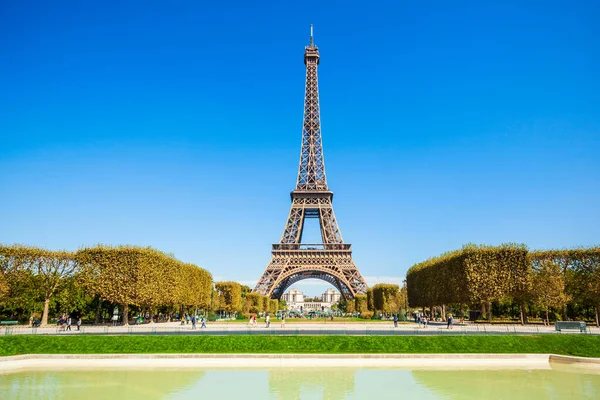 Torre Eiffel Tour Eiffel Una Torre Celosía Hierro Forjado Campo — Foto de Stock