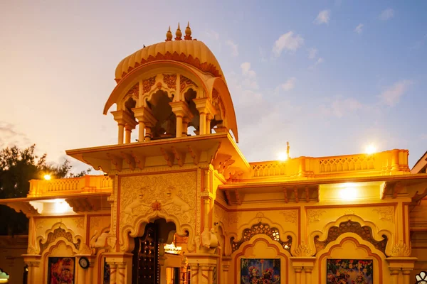 스리랑카 Sri Krishna Balaram Mandir 우타르프라데시 Vrindavan 도시에 가디야 Gaudiya — 스톡 사진