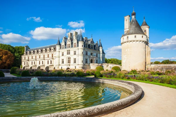 Chateau Chenonceau Castello Francese Che Attraversa Fiume Cher Vicino Villaggio — Foto Stock