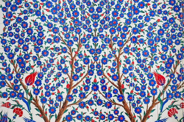 位于阿布扎比的阿联酋最大清真寺谢赫扎耶德大清真寺墙上的花卉图案设计 — 图库照片