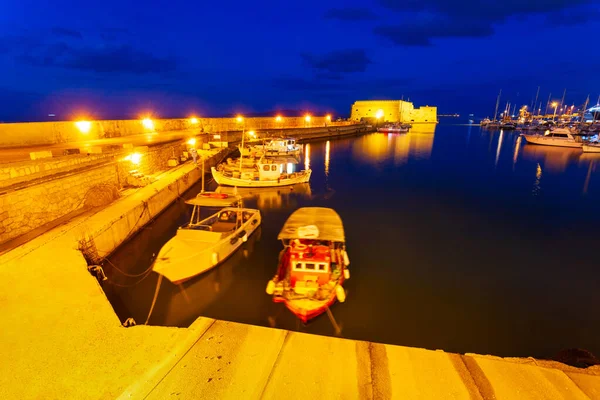 헤라클리온의 중심에 헤라클리온의 항구에 이라클리온 크레타 그리스의 도시와 — 스톡 사진