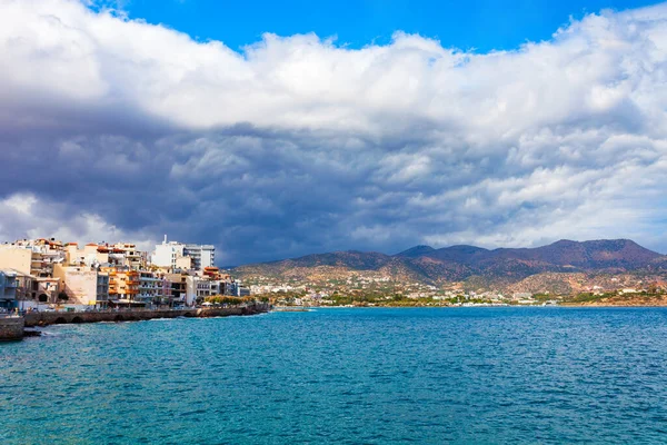 アジオス ニコラオス ポート パノラマビュー アギオス ハギオス アガヴァニコスはギリシャのクレタ島の沿岸都市です — ストック写真