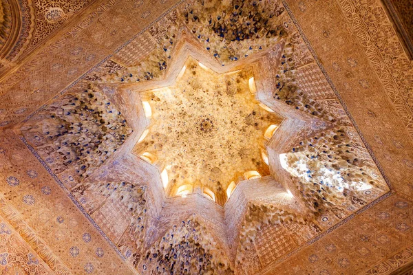 Granada Hiszpania Października 2021 Wnętrze Pałacu Alhambra Alhambra Kompleks Twierdzy — Zdjęcie stockowe