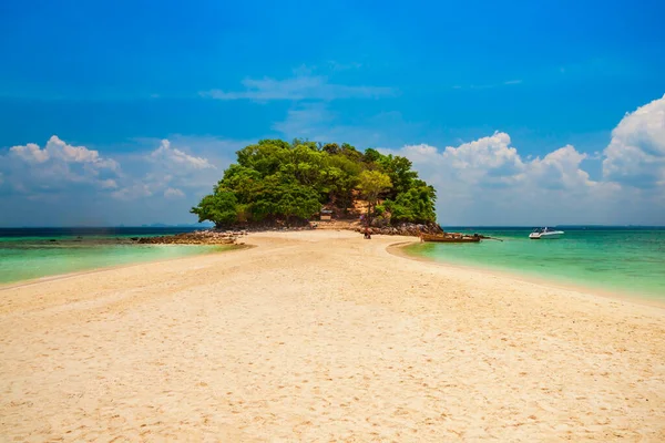 Красивий Пляж Жовтим Піском Чистою Кришталевою Водою Таїланді — стокове фото